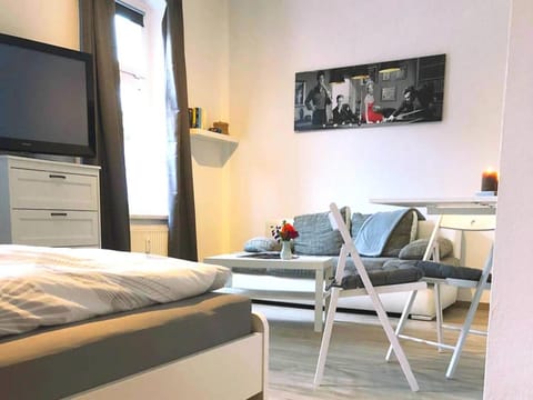 Bed, TV and multimedia, Living room, Seating area