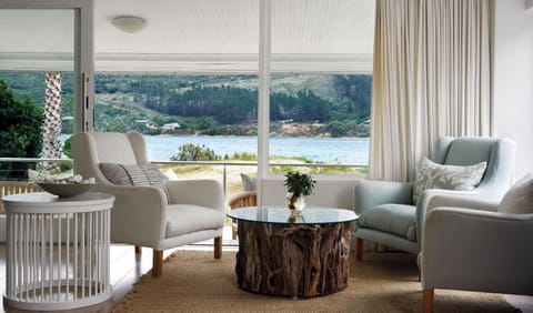 Lounge or bar, Seating area