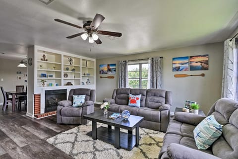 Spacious and Modern Family Duplex in Galveston! House in Texas City