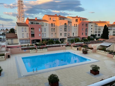 Pool view, Swimming pool