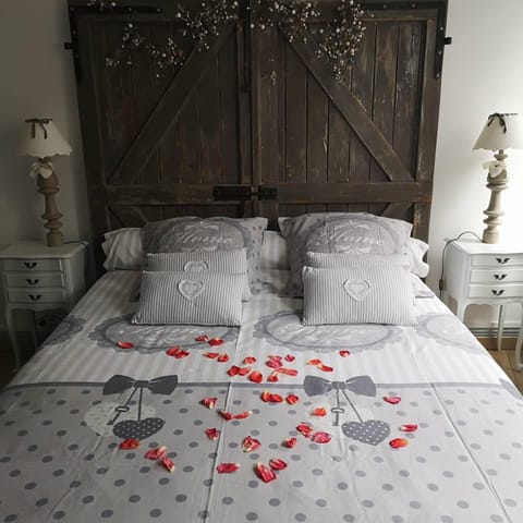 Bed, Photo of the whole room, Beach, Street view