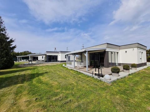 Property building, Day, Garden