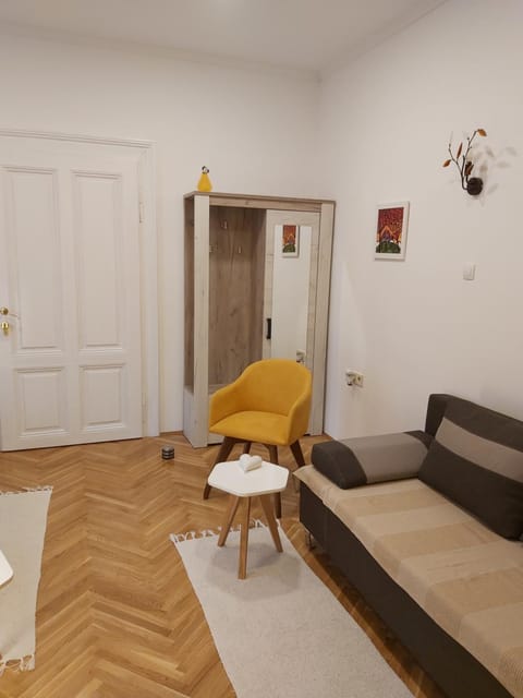 Living room, Photo of the whole room, Seating area