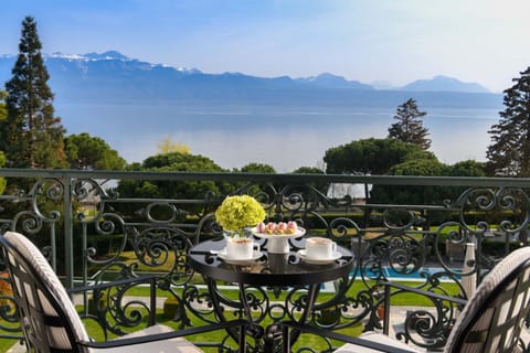View (from property/room), Balcony/Terrace, Lake view, Sea view