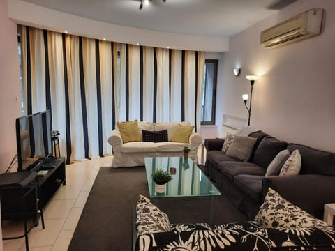 TV and multimedia, Living room, Seating area, air conditioner