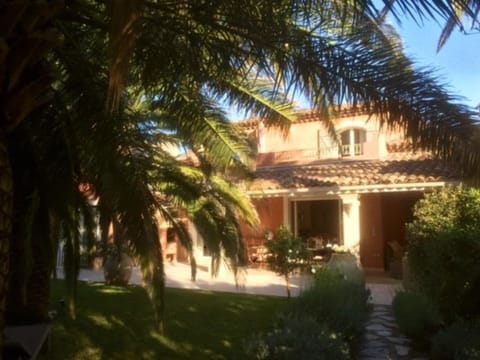 Villa Équipée avec Jardin à 50m de la Plage et Commerces - FR-1-100-238 Villa in Cavalaire-sur-Mer