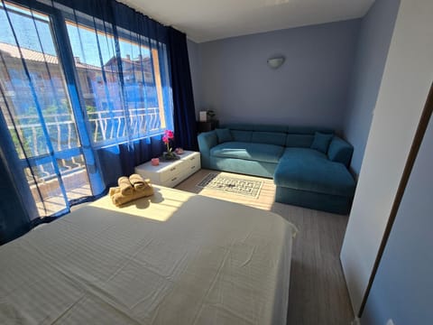 Photo of the whole room, Bedroom, towels