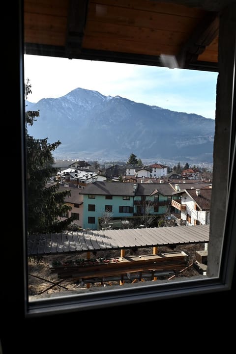 Balcony/Terrace, City view, Mountain view