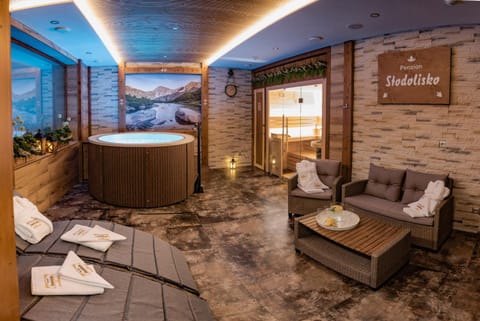 Hot Tub, Sauna