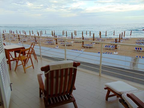 N226 - Numana, meraviglioso bilocale fronte mare Apartment in Numana