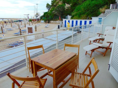 N226 - Numana, meraviglioso bilocale fronte mare Apartment in Numana