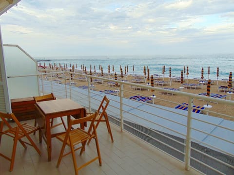 N226 - Numana, meraviglioso bilocale fronte mare Apartment in Numana