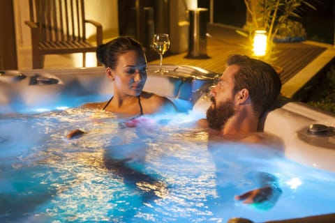 Hot Tub, Swimming pool
