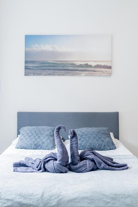 Bed, Living room, Seating area, Bedroom