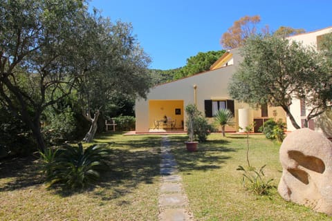 Property building, Patio, Day, Garden, Garden, Garden view