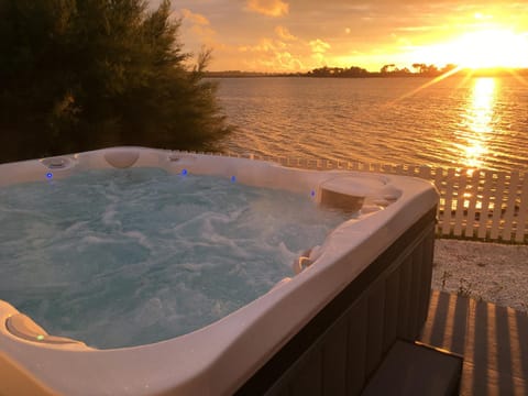 MAISON LES PIEDS DANS L EAU House in Finistere