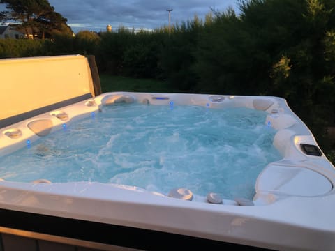 MAISON LES PIEDS DANS L EAU House in Finistere