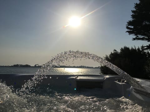 MAISON LES PIEDS DANS L EAU House in Finistere