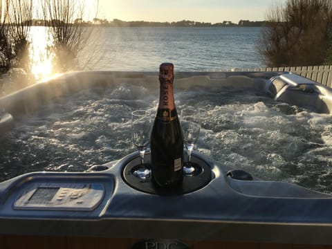 MAISON LES PIEDS DANS L EAU House in Finistere