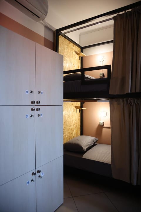 Bedroom, bunk bed