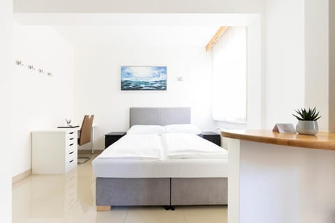 Bed, Seating area, Bedroom