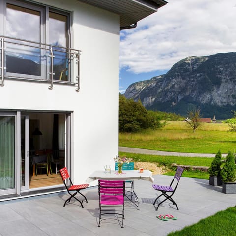 Property building, Balcony/Terrace, Mountain view