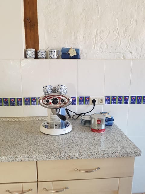 Coffee/tea facilities, Kitchen or kitchenette