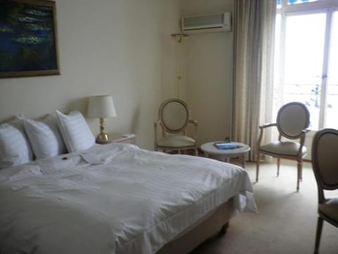 Bed, Bedroom, air conditioner