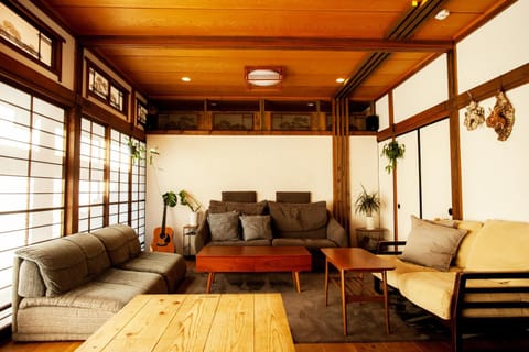 Living room, Seating area