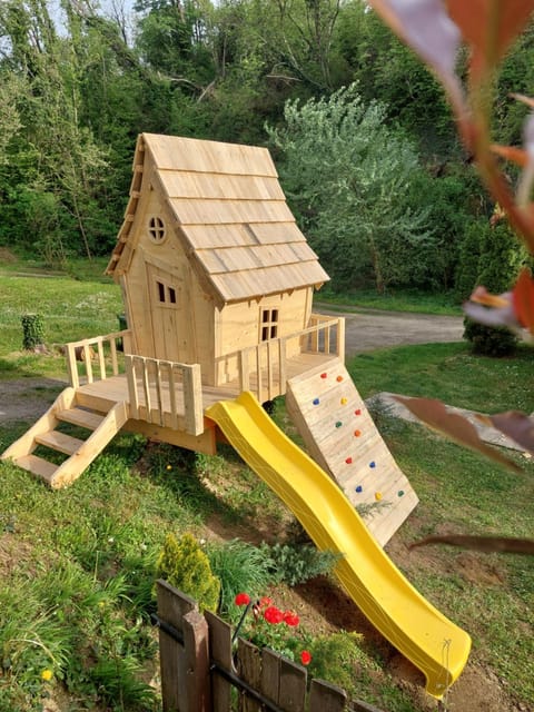 Brvnara kraj Dunava Zelena Oaza House in Novi Sad