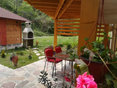 Brvnara kraj Dunava Zelena Oaza House in Novi Sad