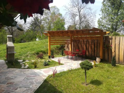 Brvnara kraj Dunava Zelena Oaza House in Novi Sad