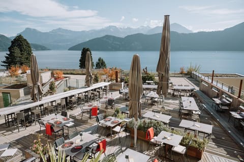 Restaurant/places to eat, Balcony/Terrace, Lake view