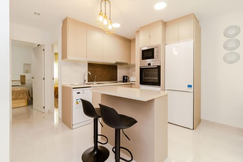 Kitchen or kitchenette, dishwasher, minibar, pet friendly, stove