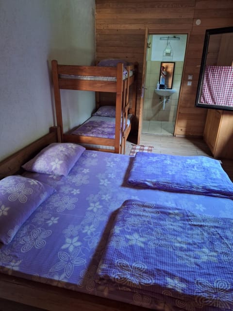 Bed, Photo of the whole room, bunk bed