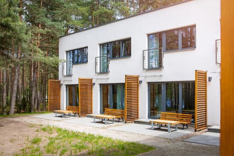 Property building, Facade/entrance, Spring, Day, Garden, View (from property/room), Other, Area and facilities, hair dresser, locker