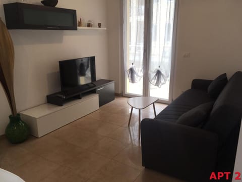 Communal lounge/ TV room, TV and multimedia, Living room, Seating area