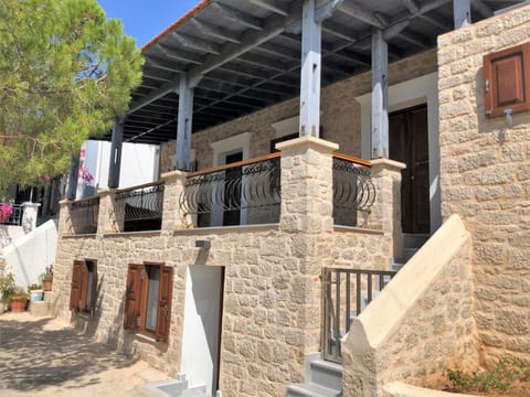 Facade/entrance, Balcony/Terrace