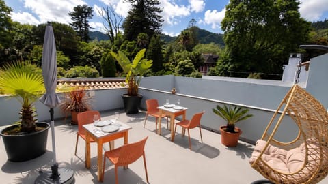 View (from property/room), Balcony/Terrace, Dining area, Mountain view