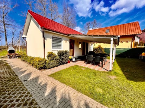 Property building, Spring, Day, Garden, Garden view