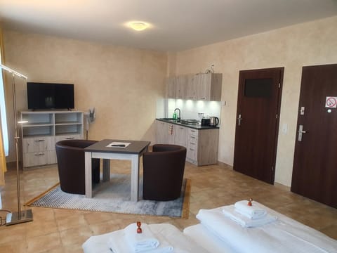 TV and multimedia, Kitchen or kitchenette, Photo of the whole room