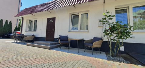 Property building, Facade/entrance, Balcony/Terrace