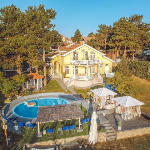Patio, BBQ facilities, Garden, Balcony/Terrace, Banquet/Function facilities, Sports