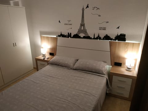 Bed, Photo of the whole room