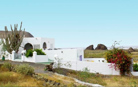 Facade/entrance, Off site