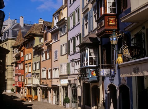 Day, Neighbourhood, Area and facilities