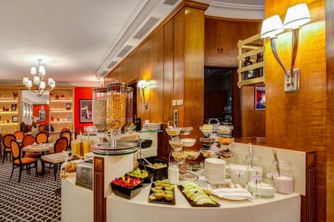 Restaurant/places to eat, Buffet breakfast, Buffet breakfast