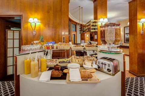 Restaurant/places to eat, Buffet breakfast, Buffet breakfast