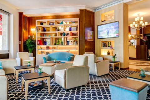 Communal lounge/ TV room, Living room, Lobby or reception, On site, Alcoholic drinks, Non alcoholic drinks