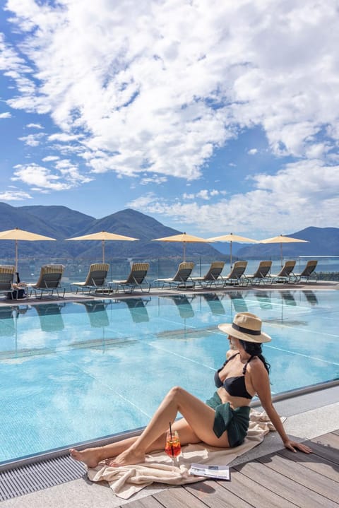 Lake view, Swimming pool